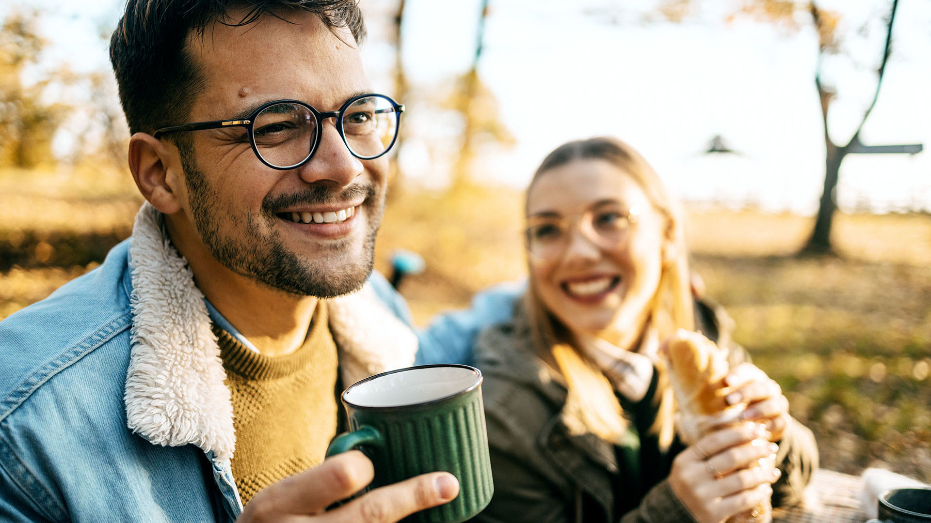Man and woman enjoying cup of tea in the countryside